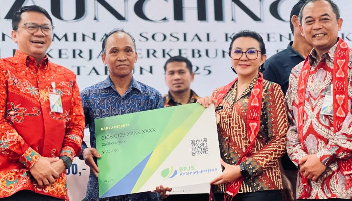 Gunakan APBD Pemkab Landak Bayarkan BPJS Para Pekerja Rentan Selama 1 Tahun