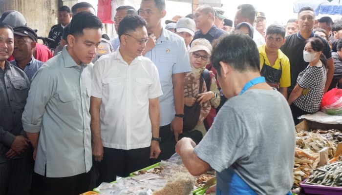 Kapolda Kalbar Dampingi Wapres Gibran Tinjau Pasar Plamboyan Pontianak