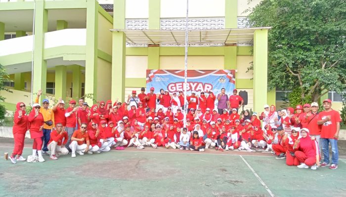 Semarak Kemerdekaan RI ke 80, Alumni SMAN 4 Pontianak Gelar Senam Merah Putih