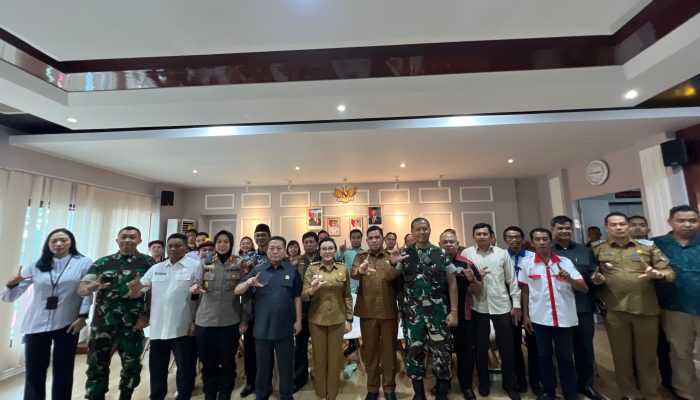 Gelar Pertemuan Dengan Tokoh Masyarakat, Karolin : Landak Aman dan Kondusif