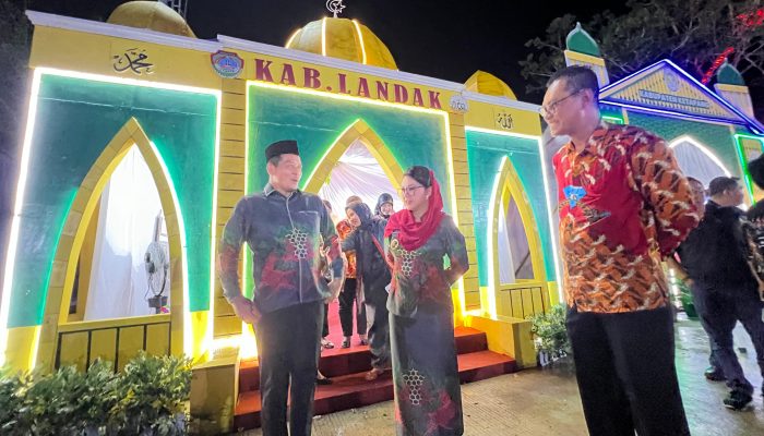 Bupati Landak Kunjungi Stand Landak di MTQ Tingkat Provinsi 