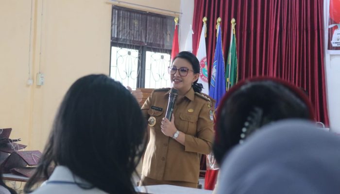 Karolin Ajak Generasi Muda Melek Politik Sejak Dini