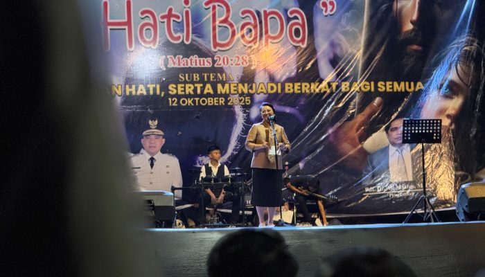 Bupati Landak Membuka Ibadah KKR, Ucapan Syukur Harjad Pemkab Landak