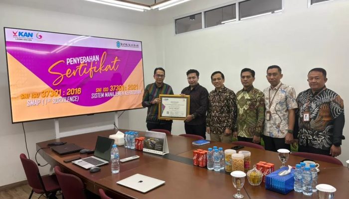 Bank Kalbar Terima Sertifikat ISO Terkait GCG dan SMAP