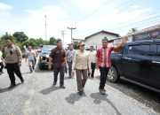 Bupati Landak Tinjau Perbaikan Jalan Karangan-Salumang