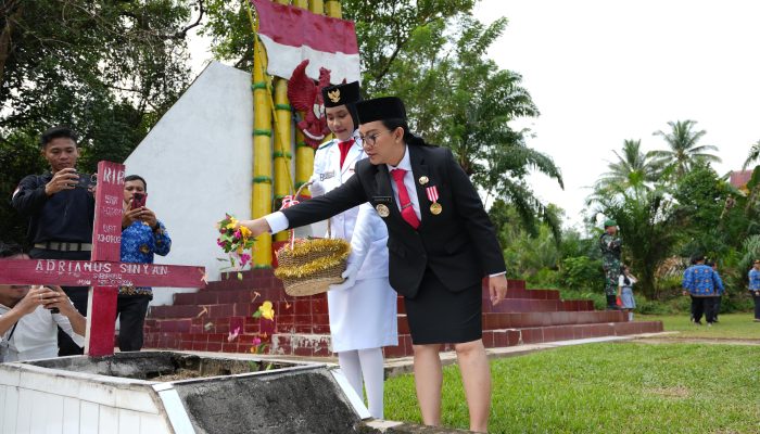 Hari Pahlawan 10 November, Karolin Jiarah ke Makam Pahlawan 