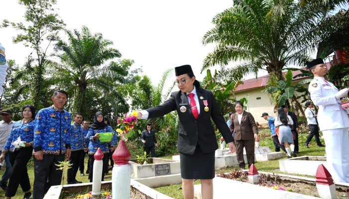 Karolin Serukan Ajakan Jiarah ke Makam Pahlawan Bagi Masyarakat dan Siswa