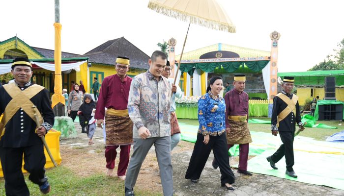 Bupati Landak Hadiri Festival Budaya Tumpang Negeri di Istana Ismahayana