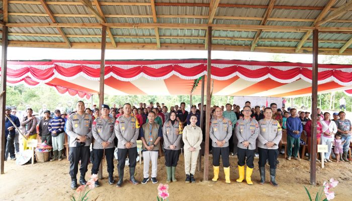 Karolin dan Kapolda Kalbar Tatap Muka Bersama Poktan dan KWT di Nyiin 