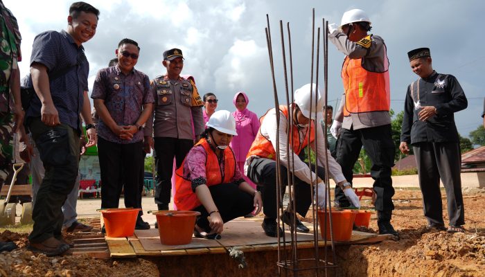 Bupati Landak Lakukan Peletakan Batu Pertama Dapur SPPG Polres Landak