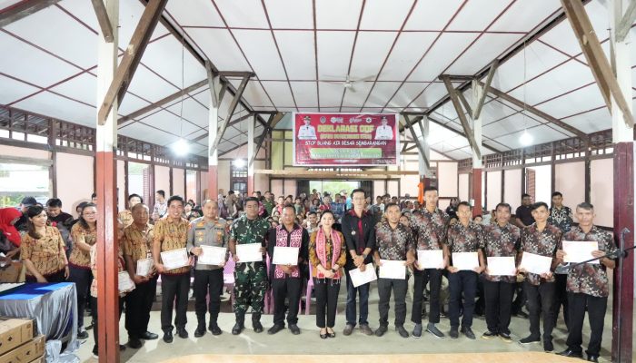 Karolin Ajak Masyarakat Landak Berhenti Buang Air Besar Sembarangan