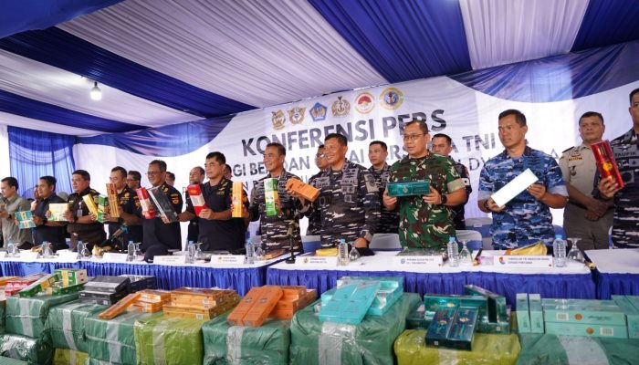 Pangdam XII/Tpr Hadiri Konferensi Pers Penindakan Rokok Ilegal Asal Kamboja 