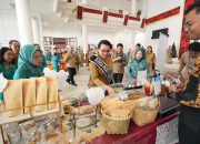 Karolin Tinjau Stand Pameran Kuliner TP PKK Landak 