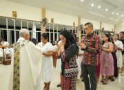 Bupati Landak dan Keluarga Gelar Misa Natal di Gereja Katolik Salib Suci Ngabang