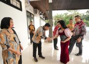 Bupati Landak Kunjungi Open House Natal Hari Pertama Wabup Landak