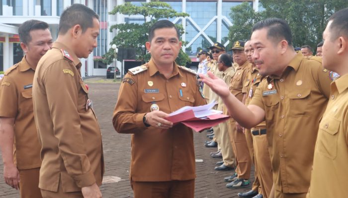 Pimpin Apel Hari Pertama Kerja Tahun 2026, Ini Pesan Wabup Landak Erani 