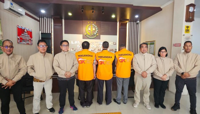 OJK Serahkan Tersangka Perkara Tindak Pidana Pasar Modal PT SWAT