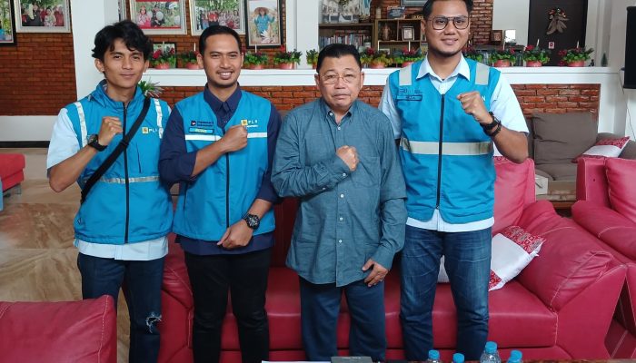 Cornelis dan PLN ULP NGABANG Kolaborasi Alirkan Listrik di Dua Pelosok Desa Landak