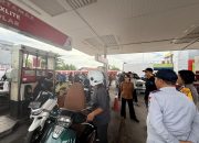 Antrian BBM di Ngabang Jadi Perhatian, Karolin Turun ke Lokasi