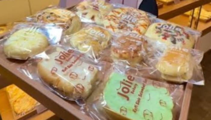 Jolie Bakery Mitra Bank Kalbar Hadirkan Lapis Surabaya hingga Roti Choco Belgian