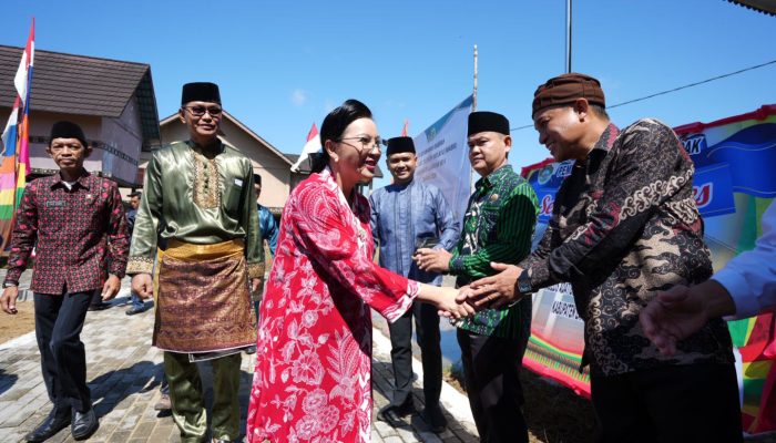 Bupati Karolin Buka Musda MABM Landak 2026