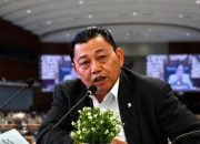 Cornelis Hadiri Paripurna RUU PSDK dan PPRT Resmi Jadi UU