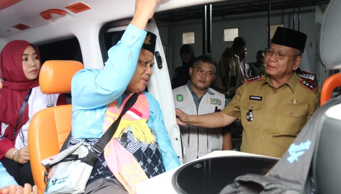 Sekda Kalbar Harisson Lepas Keberangkatan CJH Kloter 14 Asal Singkawang Menuju Embarkasi Batam