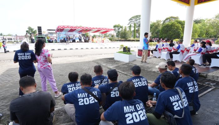 Cerita May Day di Landak, Tawa Buruh, Jalan Santai, hingga Kejutan Undian Rumah dari Bupati Karolin