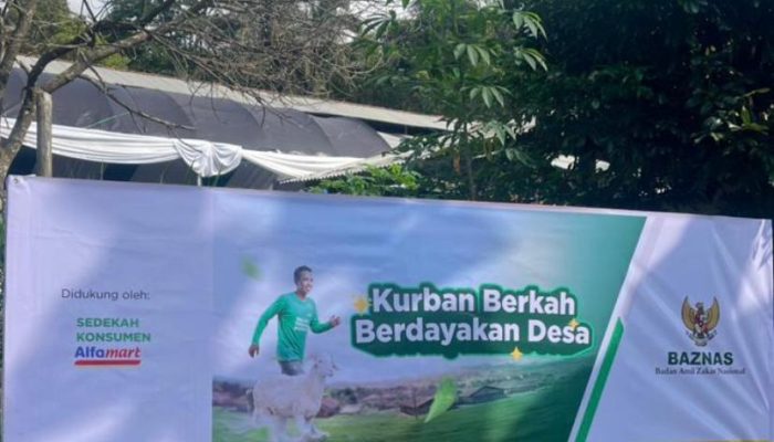 BAZNAS Salurkan Sedekah Pelanggan Alfamart, Hadirkan Kebahagiaan Idul Adha