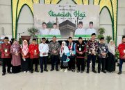 Wabup Kapuas Hulu Sukardi Lepas Keberangkatan Calon Jamaah Haji di Asrama Haji Pontianak