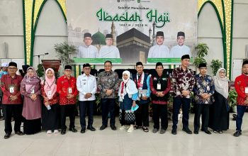 Wabup Kapuas Hulu Sukardi Lepas Keberangkatan Calon Jamaah Haji di Asrama Haji Pontianak