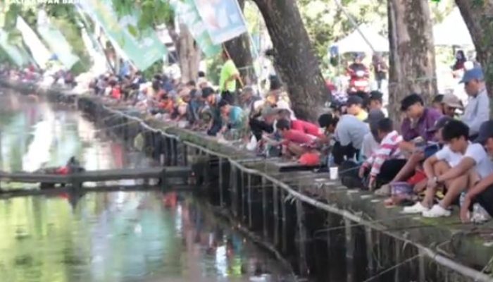 Ribuan Warga Ikuti Lomba Mancing HUT 62 Bank Kalbar di Sungai Jawi