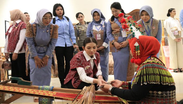 Erlina Ria Norsan Dampingi Kunjungan Selvi Gibran Rakabuming ke Kalimantan Barat