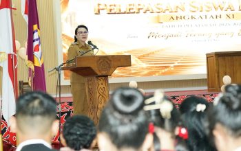 Pelepasan Siswa SDS Alfa Omega Landak Diwarnai Haru, Karolin Ingatkan Siswa Tak Mudah Menyerah