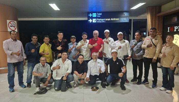 Wartawan dan Pengurus PWI Kalbar, Sambut Kedatangan Ketum PWI Pusat di Bandara Supadio Pontianak 