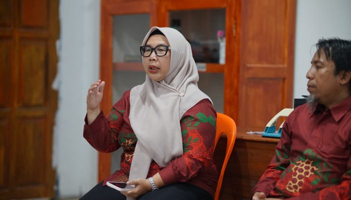 Sambangi Desa Sebindang, PPID Utama Kapuas Hulu Lakukan Pembinaan 