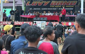 Di Senakin Bupati Landak Tantang Warga Bangun Fasilitas Umum Dengan Gotong Royong