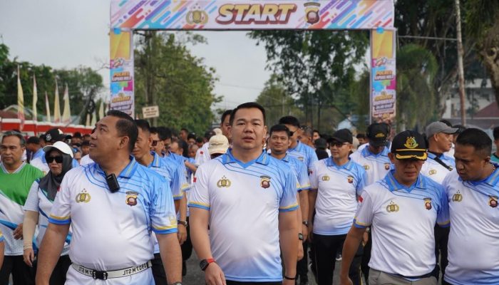 Bupati Kapuas Hulu Hadiri Jalan Sehat, CFD, UMKM dan Bazar dalam Rangka Hari Bhayangkara ke-80