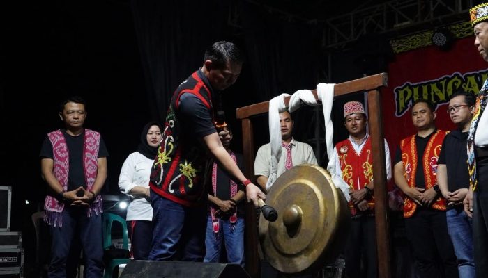 Bupati Kapuas Hulu Hadiri dan Menutup Gawai Entibab Ningkau Kandau Bedangkan 2026