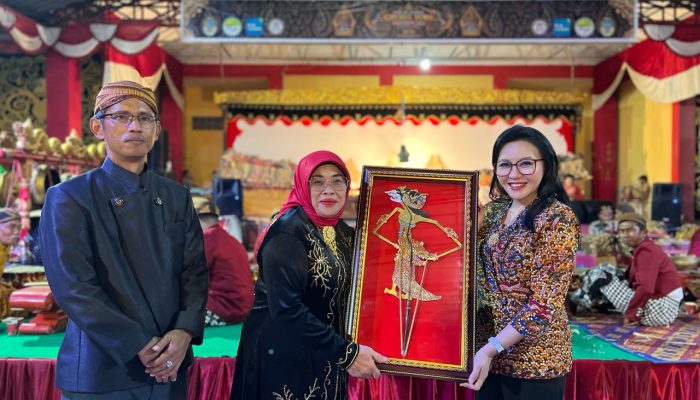Wayang Kulit hingga Pawai, Bupati Landak Puji Semangat Gotong Royong Paguyuban Jawa Landak