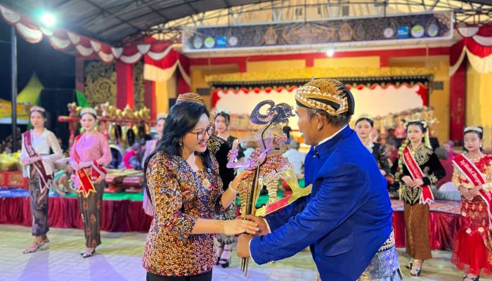 Buka Festival Grebeg Suro 2026, Bupati Landak Ajak Masyarakat Landak Rawat Persatuan   