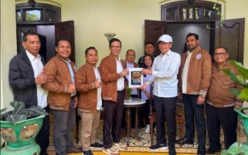 Dikomandoi Ketum Andi Azwan, Jajaran MGN Silaturahmi ke Kediaman Jokowi