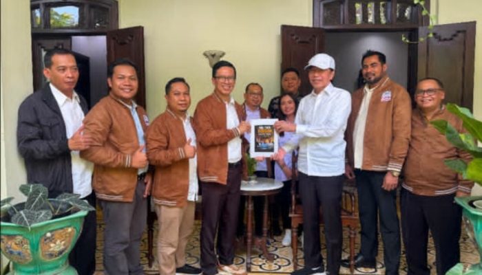 Dikomandoi Ketum Andi Azwan, Jajaran MGN Silaturahmi ke Kediaman Jokowi
