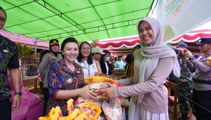 Tutup BBGRM ke-23, Karolin Ajak Warga Hidupkan Kembali Semangat Gotong Royong