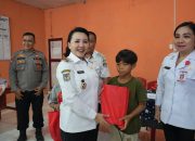 Tinjau Kesehatan Warga Kuala Behe, Karolin Ingatkan Bahaya Diabetes 