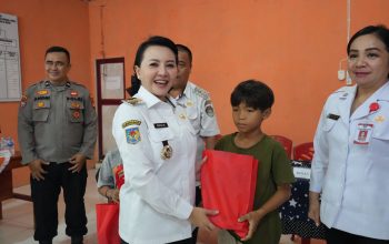 Tinjau Kesehatan Warga Kuala Behe, Karolin Ingatkan Bahaya Diabetes 