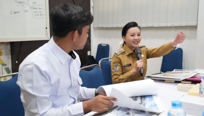 Perjuangkan Nasib Anak Putus Sekolah di Landak, Karolin : Bangun Sekolah Rakyat di Tempat Kami 