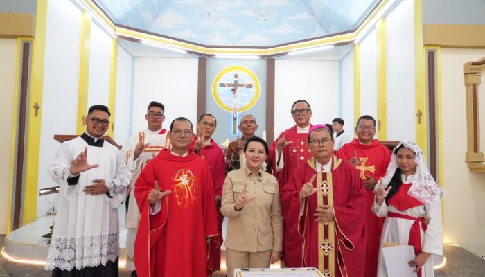 Bupati Landak Karolin Dorong Gereja Jadi Pusat Bina Karakter Generasi Muda Katolik 
