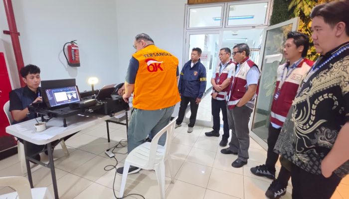 OJK Serahkan Tersangka Kasus Asuransi Jiwa Prolife Indonesia ke Kejari Jaksel