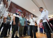 Gunakan Dana Cadangan, Karolin Serahkan Bantuan untuk Korban Musibah di Landak
